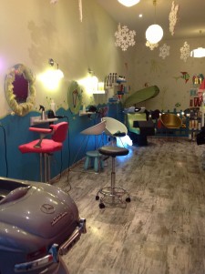 Salon de coiffure dédié aux enfants